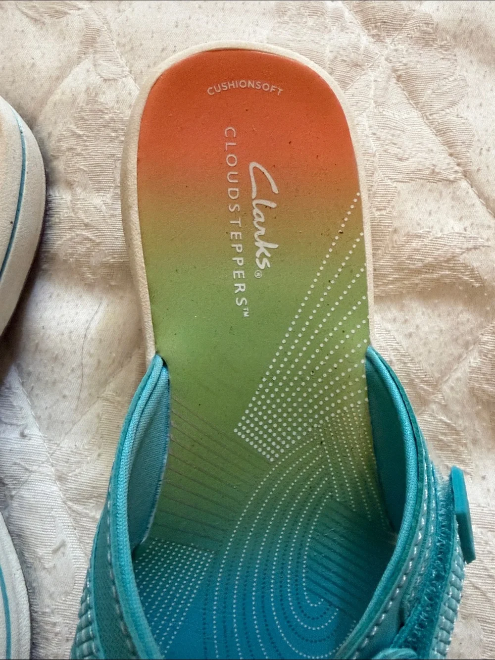 Clarks teal and aqua gradient thong sandals
